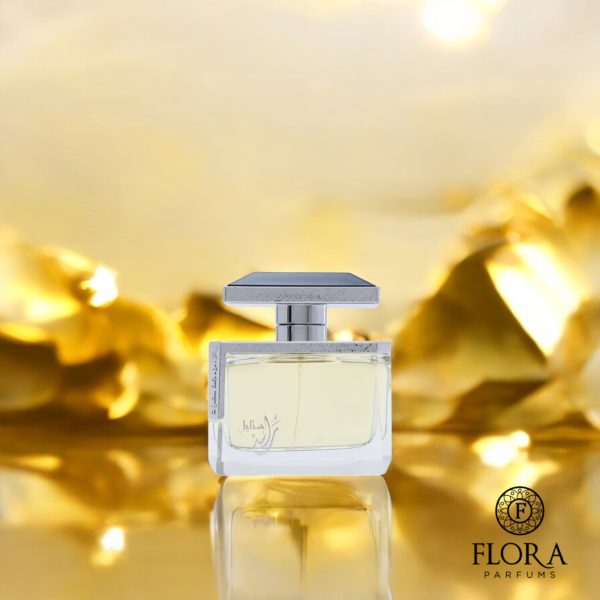 Raed Style, eau de parfum pour homme 100ml d'Al Majed Oud, mélange fleur d'oranger, poivre rose, cardamome, bois de santal, cèdre, musc, ambre et vanille pour une fragrance sophistiquée et énergisante, parfaite pour une signature olfactive élégante et intemporelle.