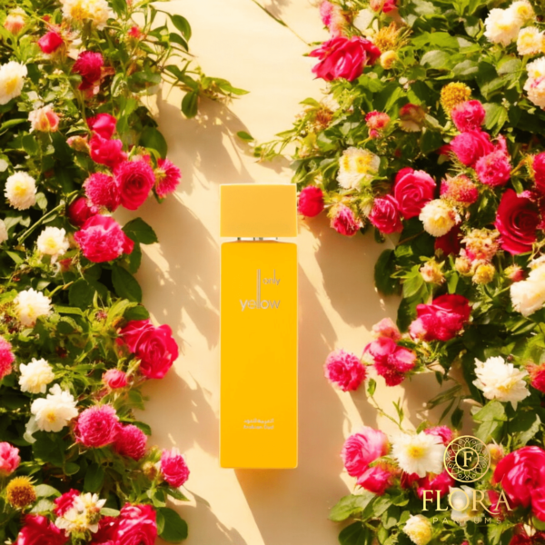 Eau de parfum pour Homme et Femme - Only Yellow - Arabian Oud - 100ml Description Only Yellow de Arabian Oud est une eau de parfum unisexe qui vous transporte dans un univers lumineux et envoûtant. Présentée dans un vaporisateur de 100 ml, cette fragrance est une célébration des contrastes olfactifs, mêlant fraîcheur, douceur et chaleur dans un parfum à la fois pétillant et réconfortant. L'aventure olfactive commence par des notes de tête éclatantes de bergamote, de cassis et de feuilles de rose, créant une introduction vive et fruitée qui éveille les sens. Le cœur de la fragrance se déploie avec une délicieuse harmonie de rose, de pivoine, d'ambre et de caramel, offrant une combinaison douce et sucrée qui évoque la tendresse et la féminité. En fond, les notes de vanille, de musc et de mousse de chêne apportent une touche chaleureuse et luxueuse, enveloppant la peau d'un sillage riche et durable. Only Yellow est le parfum idéal pour ceux qui souhaitent illuminer leur journée avec une fragrance qui respire la joie et l’élégance. Laissez-vous séduire par cette composition raffinée qui saura vous accompagner en toutes occasions, ajoutant une note de fraîcheur et de sophistication à votre style. Notes Olfactives Notes de Tête : Bergamote, Cassis, Feuilles de rose Notes de Cœur : Rose, Pivoine, Ambre, Caramel, Bois d’ambre Notes de Fond : Vanille, Musc, Mousse de chêne Famille olfactive : Florale, gourmand