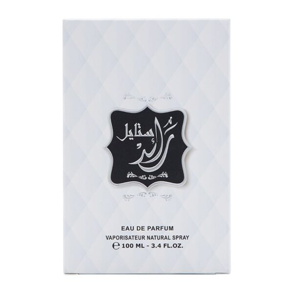 Raed Style, eau de parfum pour homme 100ml d'Al Majed Oud, mélange fleur d'oranger, poivre rose, cardamome, bois de santal, cèdre, musc, ambre et vanille pour une fragrance sophistiquée et énergisante, parfaite pour une signature olfactive élégante et intemporelle.