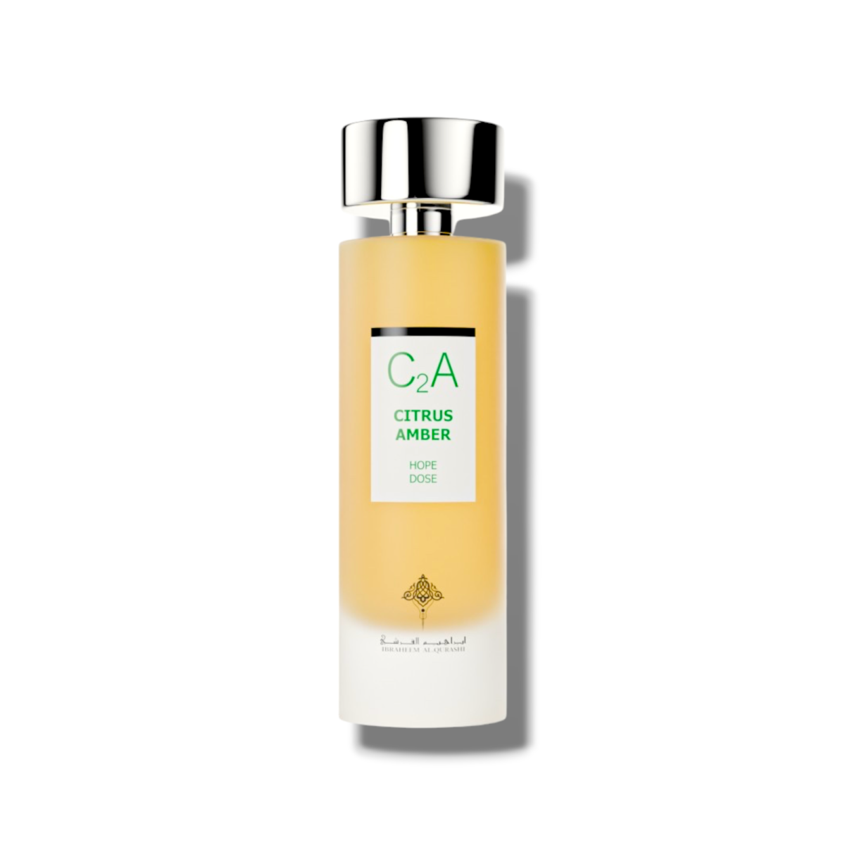 Eau de Parfum pour Homme et Femme – Hope Dose Citrus Amber – 75ml – Ibrahim Al Qurashi Une immersion dans un monde olfactif envoûtant Hope Dose Citrus Amber évoque un monde perdu où les fruits tropicaux et l'ambre fusionnent dans une danse aromatique enivrante. Dès les premières notes, la fraîcheur vibrante du géranium, de la lavande et des agrumes s’entrelace avec une touche épicée de poivre, offrant un départ lumineux et revigorant. En son cœur, la profondeur mystérieuse de l’encens et du patchouli se mêle à l’éclat chaleureux de l’ambre, créant un sillage à la fois fumé et élégant. Enfin, la fève tonka et le vétiver, sublimés par la douceur de la framboise, laissent une empreinte sensuelle et boisée, enveloppant la peau d’un parfum aussi puissant que sophistiqué. Hope Dose Citrus Amber, un parfum audacieux où la fraîcheur et la chaleur s’unissent en parfaite harmonie. Notes Olfactives Famille Olfactive : Boisé, Ambré, Fruité Notes de Tête : Géranium, Lavande, Agrumes, Poivre Notes de Cœur : Encens, Patchouli, Ambre Notes de Fond : Fève Tonka, Vétiver, Framboise, Ambre